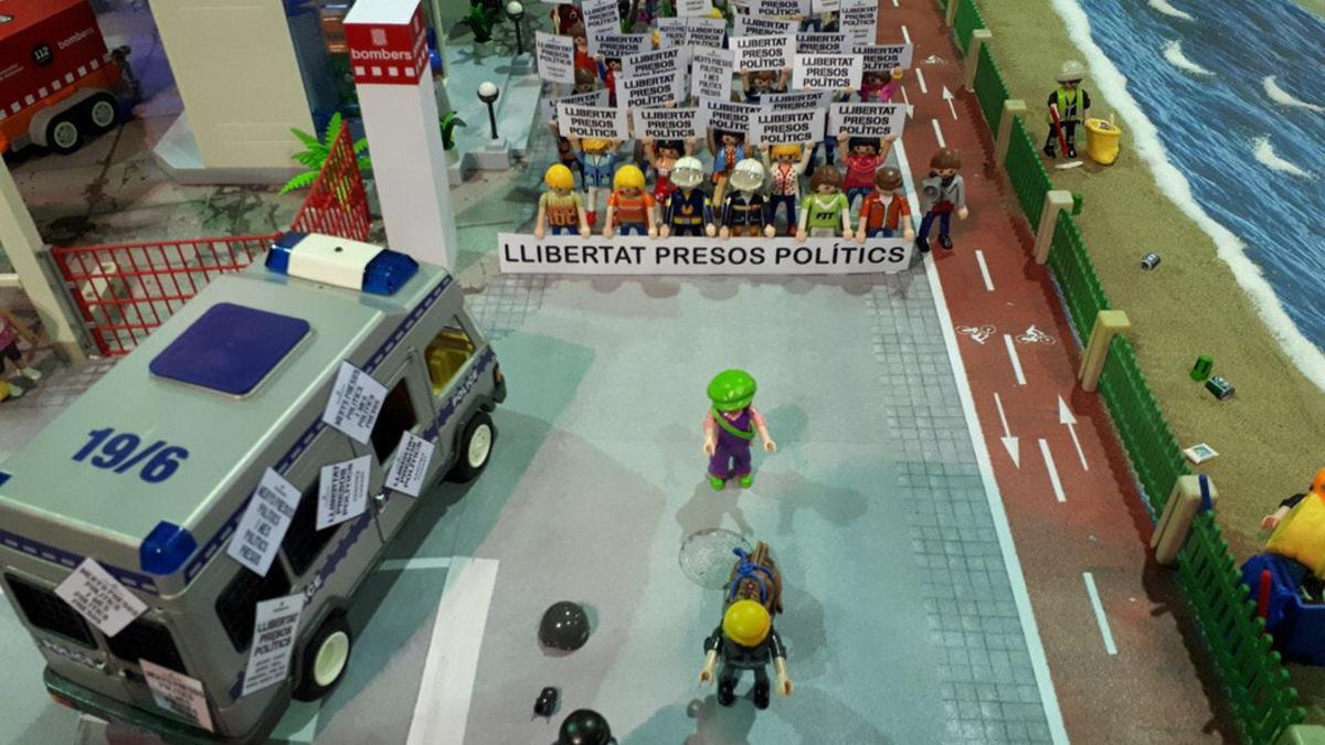 La maqueta que representaba, en Expoclick Amposta, la manifestación por la libertad de los presos.