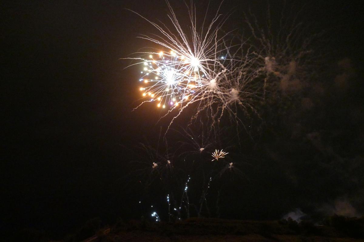 EN IMATGES | El castell de focs de Santa Creu retorna al Castell de Sant Ferran EN IMATGES | El castell de focs de Santa Creu retorna al Castell de Sant Ferran