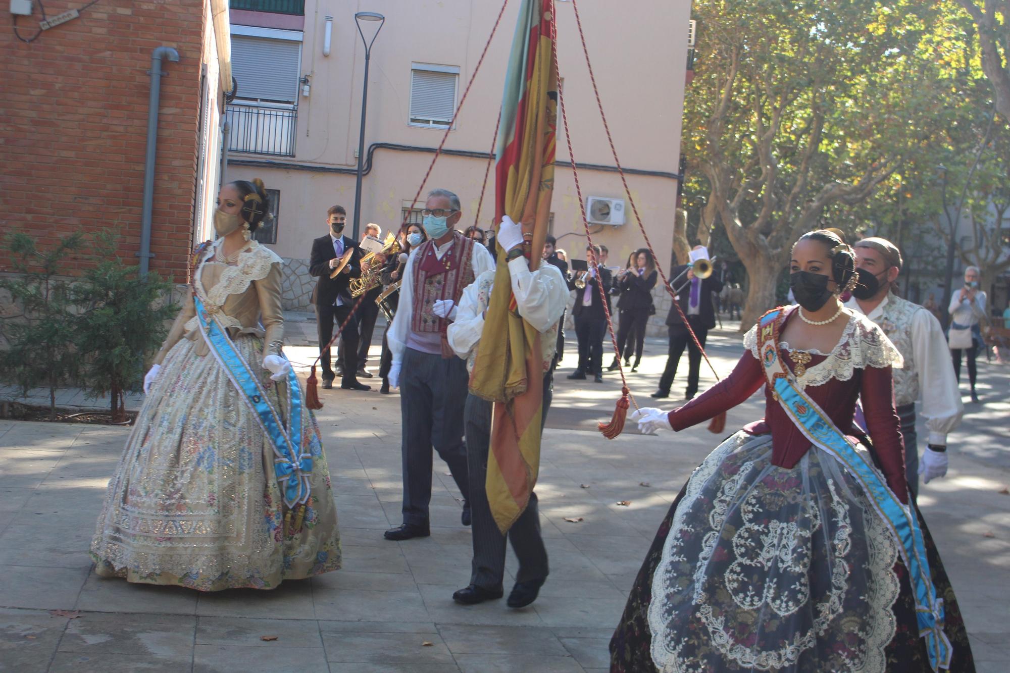 Carmen, Nerea y las cortes acompañan a las fallas de Quart y Xirivella en la procesión de la Senyera