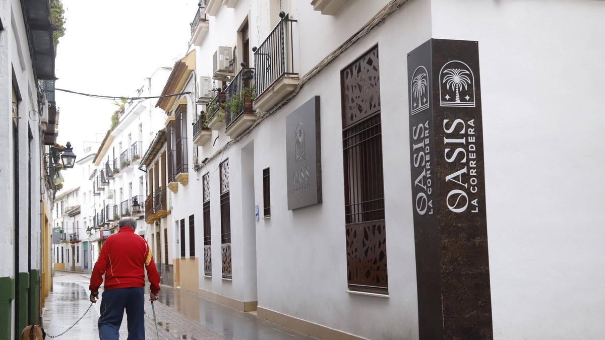 Apartamentos turísticos edifcio de la calle Gutiérrez de los Ríos cerca de la plaza de la Almagra.