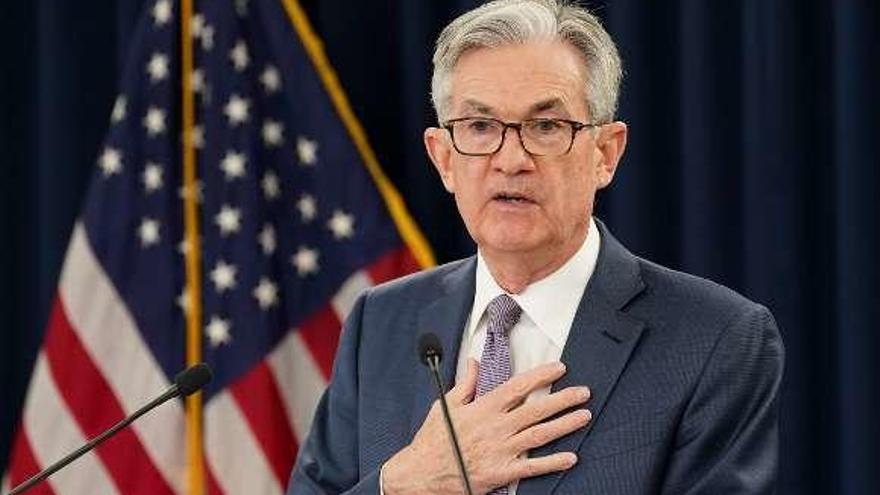 Jerome Powell, ayer, anunciando el recorte por sorpresa de los tipos.