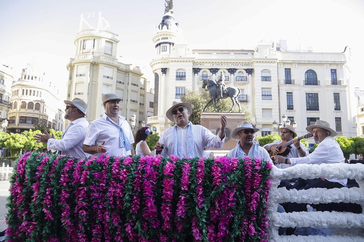 Color y alegría camino del santuario: imágenes de la romería de la Virgen de Linares