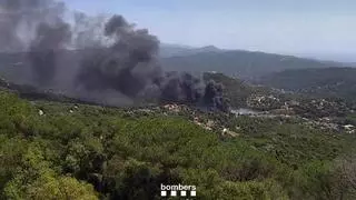 Un incendio en Òrrius (Maresme) obliga a confinar a cientos de vecinos: Protecció Civil envía una alerta a los móviles