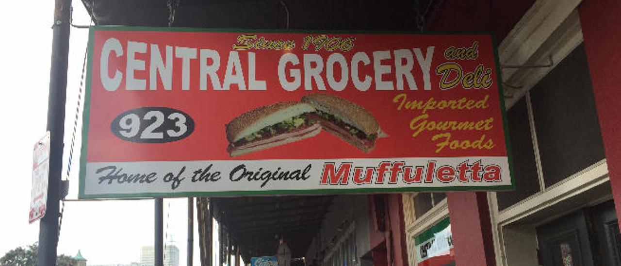 En esta vetusta tienda de comestibles italianos se inventó el Muffuletta.