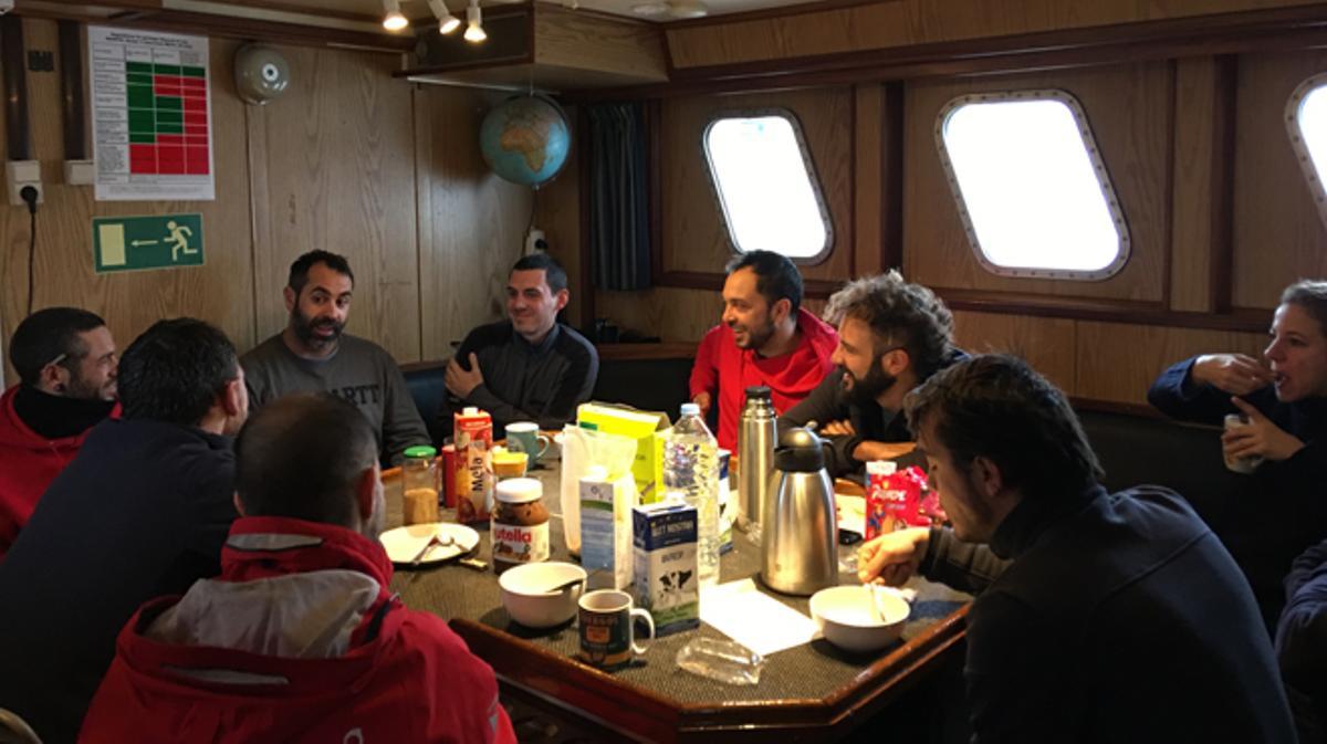 Guillermo Cardaño, cap de missió, del ’Golfo Azzurro’ de Proactiva Open Arms, Hem de recolzar-nos els uns als altres.