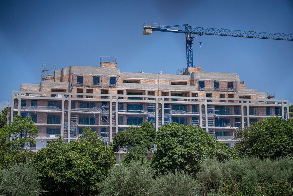 El Banc d’Espanya estudia fixar límits per frenar la concessió d’hipoteques El Banc d’Espanya estudia fixar límits per frenar la concessió d’hipoteques