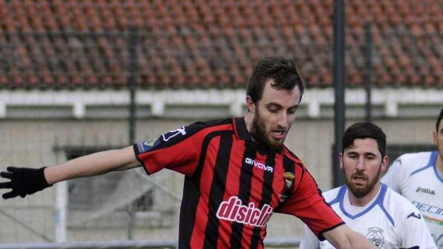 Ayaso, en una jugada del partido de ayer. // Bernabé/Javier Lalín