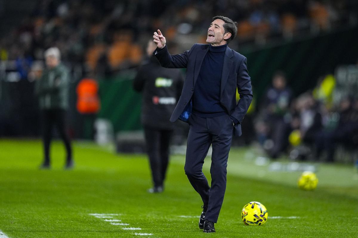 Marcelino, head coach of Villarreal CF, gestures during the Spanish league, LaLiga EA Sports, football match played between Real Betis and Villarreal CF at La Cartuja stadium on January 17, 2026, in Sevilla, Spain. AFP7 17/01/2026 ONLY FOR USE IN SPAIN. Joaquin Corchero / AFP7 / Europa Press;2026;SPORT;ZSPORT;SOCCER;ZSOCCER;Real Betis v Villarreal CF - LaLiga EA Sports;