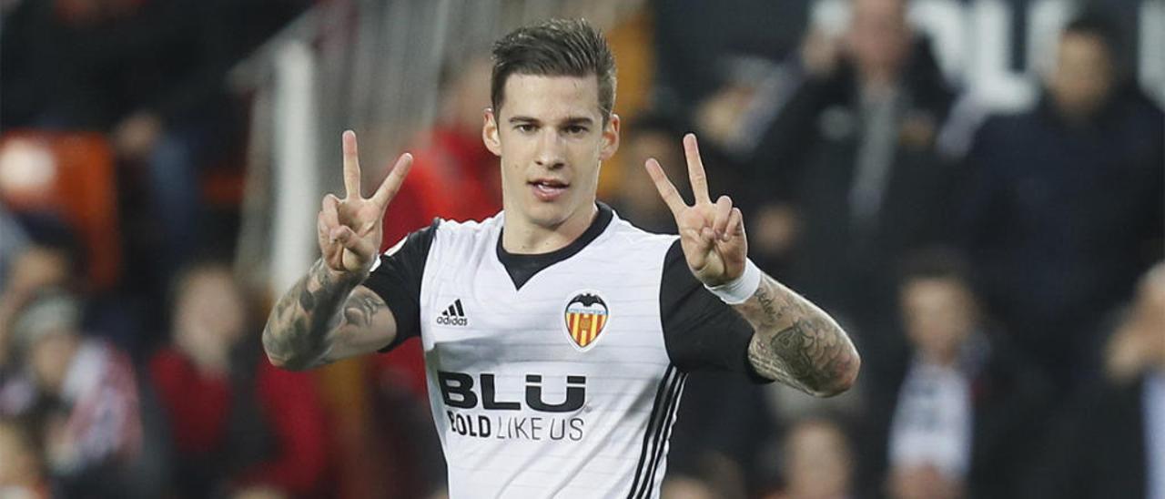 Santi Mina adelanta a sus compañeros