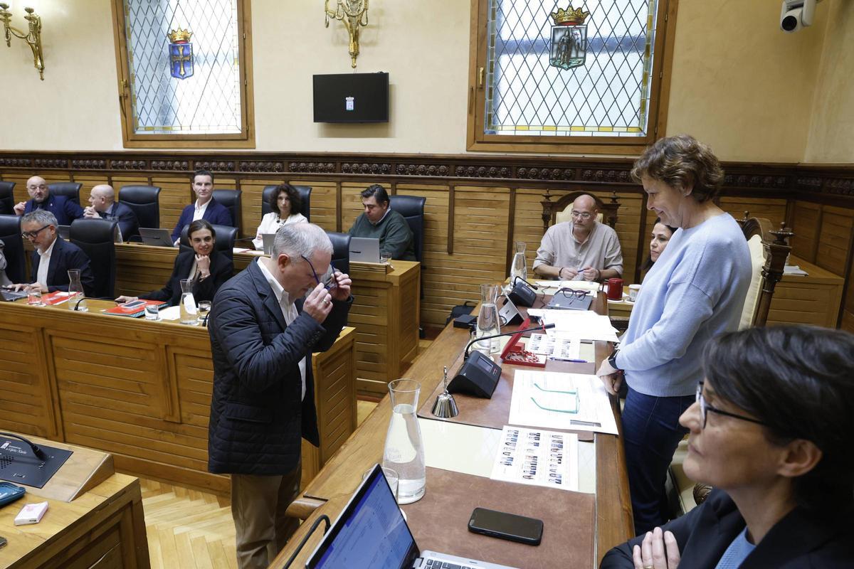 El Pleno municipal de abril en Gijon, en imágenes