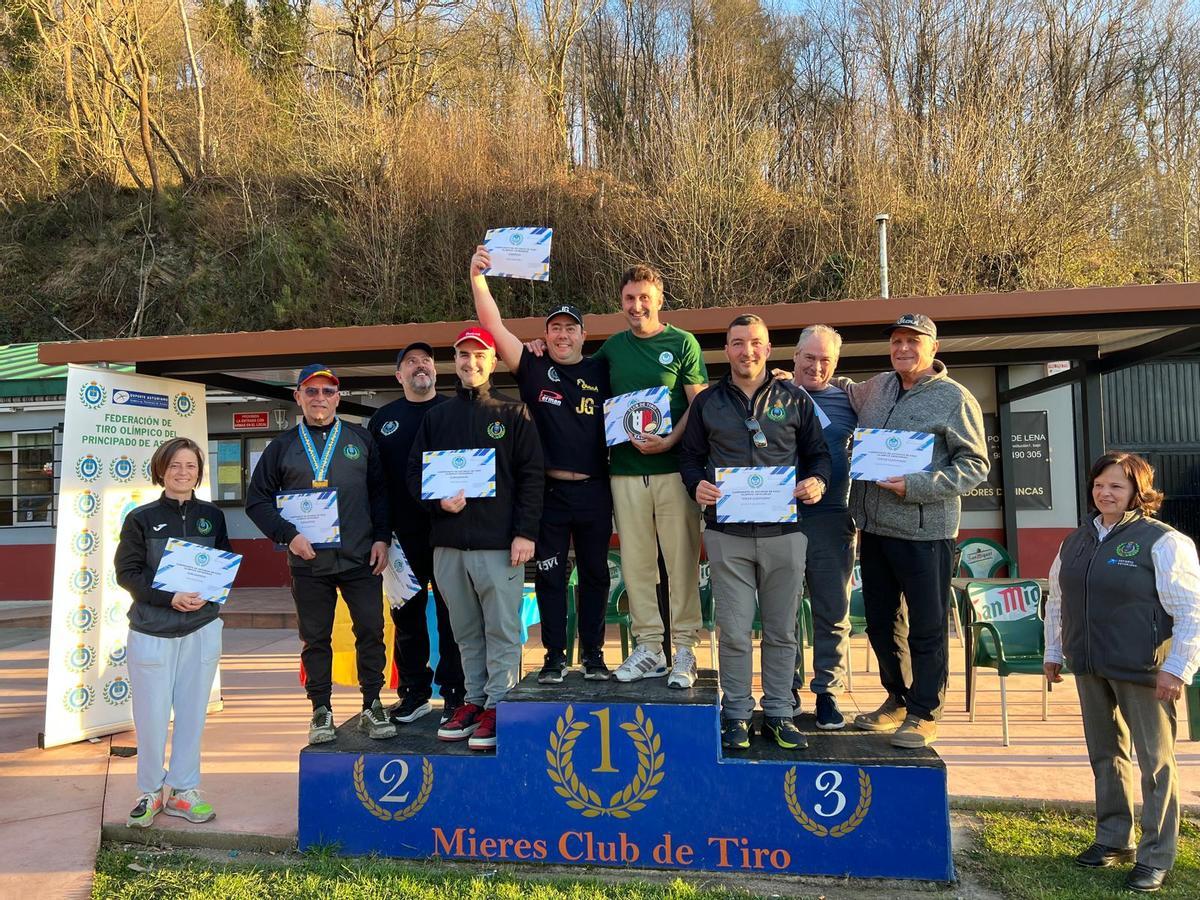 Miembros de Salas Tiro tras la finalización del campeonato.