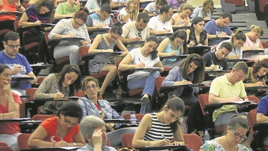 Oposiciones, entre la universidad y las aulas