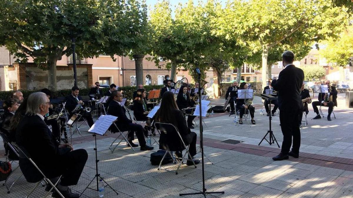 La Banda de Música Municipal fue la encargada de abrir ‘Luceni Musical’. | SERVICIO ESPECIAL