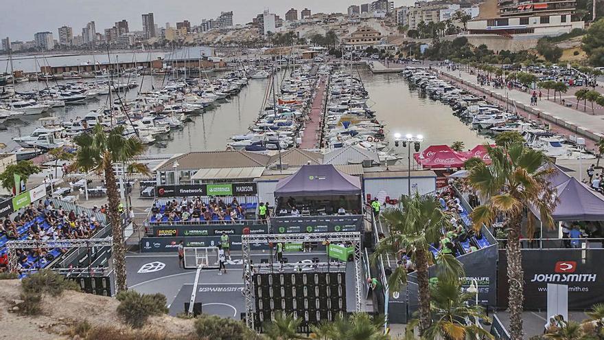 Imágenes del torneo 3x3 de El Campello, ayer, con las gradas llenas.