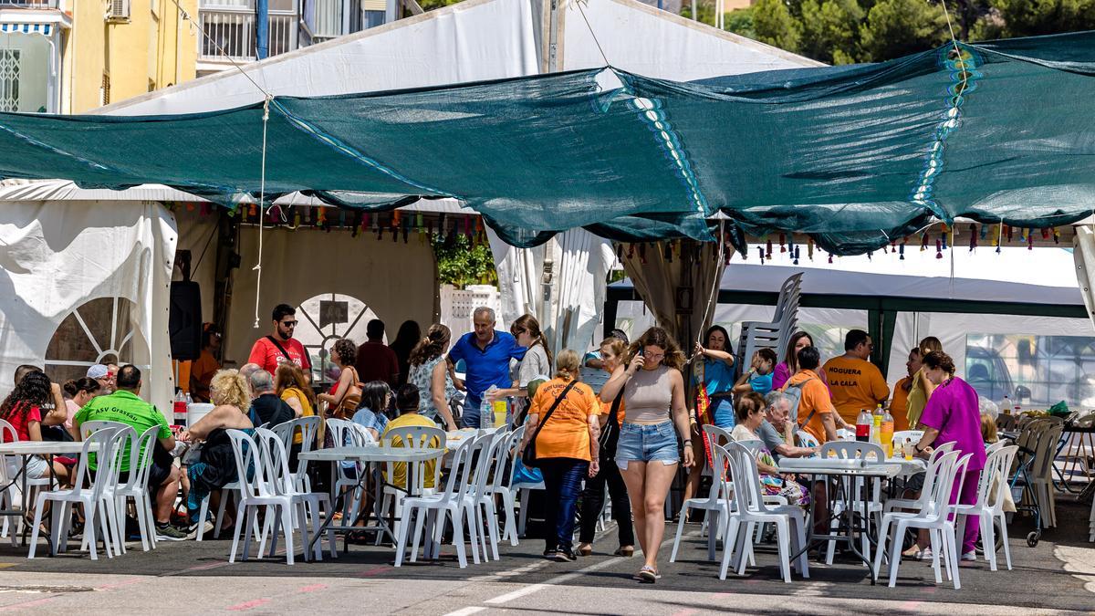 Carpa instalada en la calle Santander para vivir estos días de fiesta.