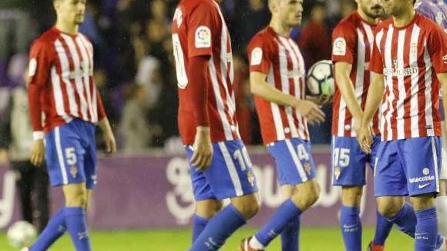 Álex, ayer en Zorrilla, con el balón en la mano al final del partido.