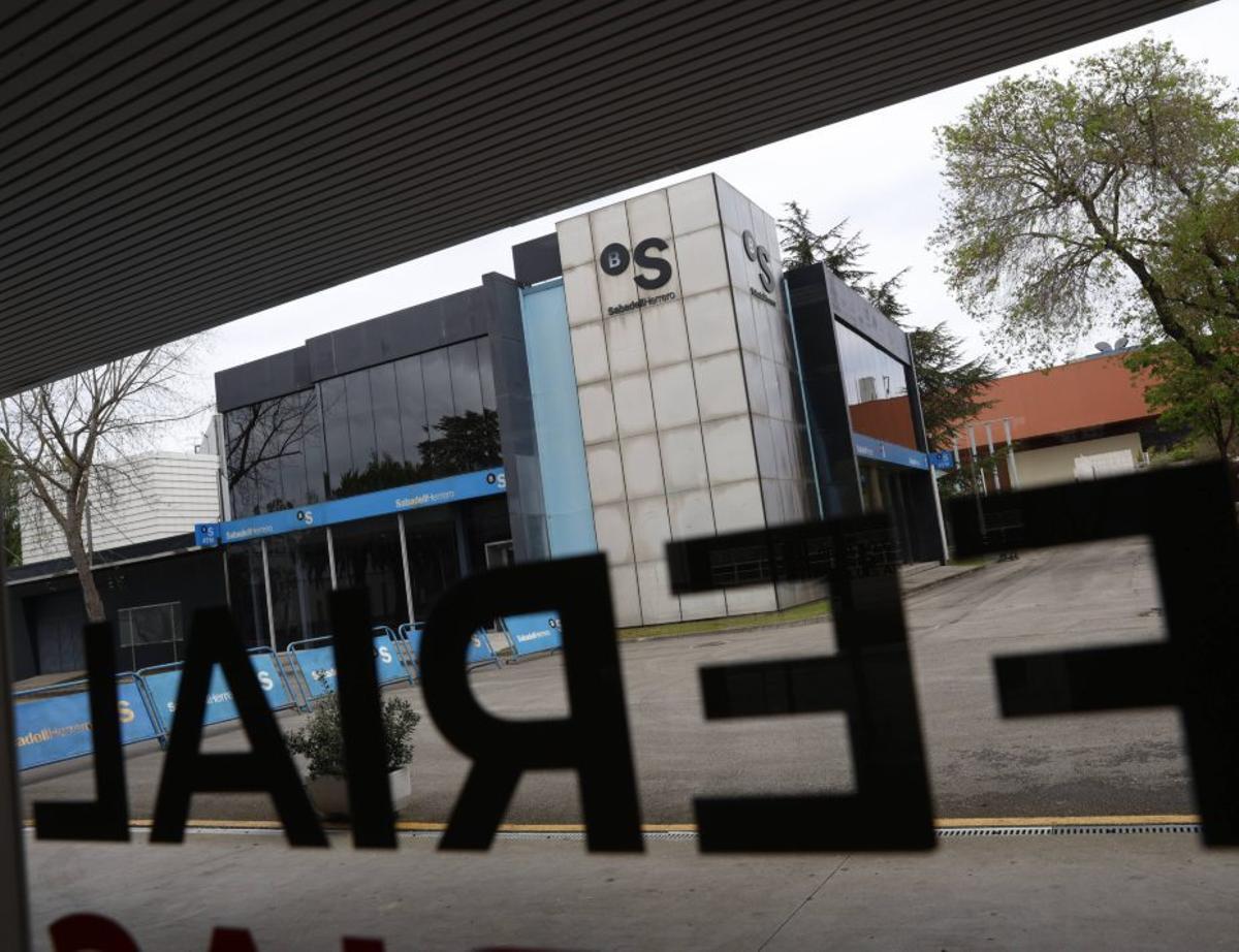 Vista del Pabellón del Banco Sabadell-Herrero desde la entrada al recino ferial Luis Adaro.