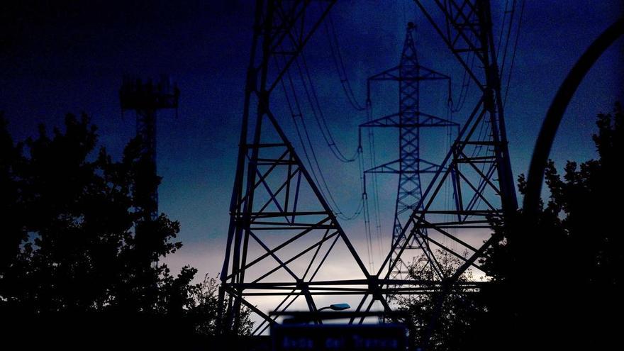 El precio de la luz subirá un 48% este domingo y costará casi el doble que la pasada Nochebuena