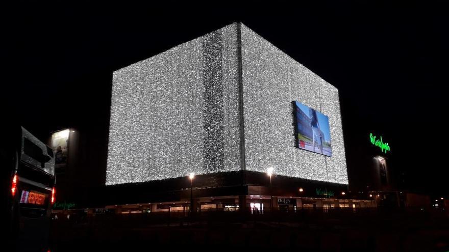 El Corte Inglés enciende su decoración de Navidad - La Opinión de Málaga