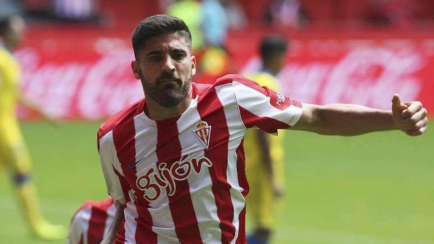 Carmona celebra el gol que anotó ayer ante Las Palmas.