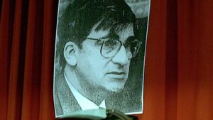 Silla vacia en honor a Ernest Lluch, que tenía previsto participar hoy en unas jornadas sobre no violencia organizadas por la universidad de Deusto, que le ha rendido hoy un emotivo homenaje. Ernest Lluch, exministro Sanidad, víctimas de atentados ETA