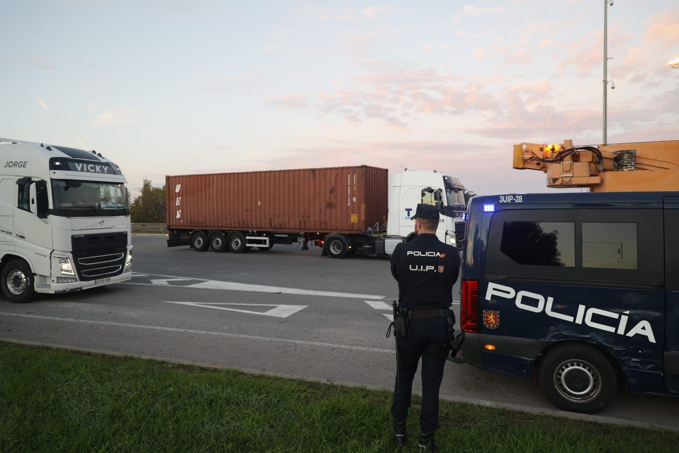 Normalidad en Mercavalencia y el Puerto durante las primeras horas de la huelga de transportistas