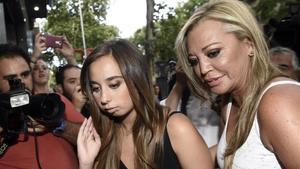 Andrea Janeiro, con su madre Belén Esteban, el día de la celebración de su 18º cumpleaños, el pasado mes de julio en Madrid.