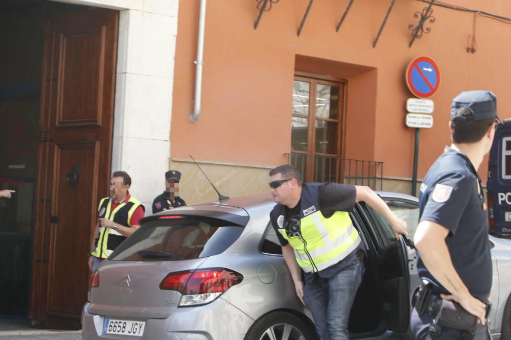 Registro en el Ayto. de Ontinyent tras la dentención de su alcalde, Jorge Rodríguez