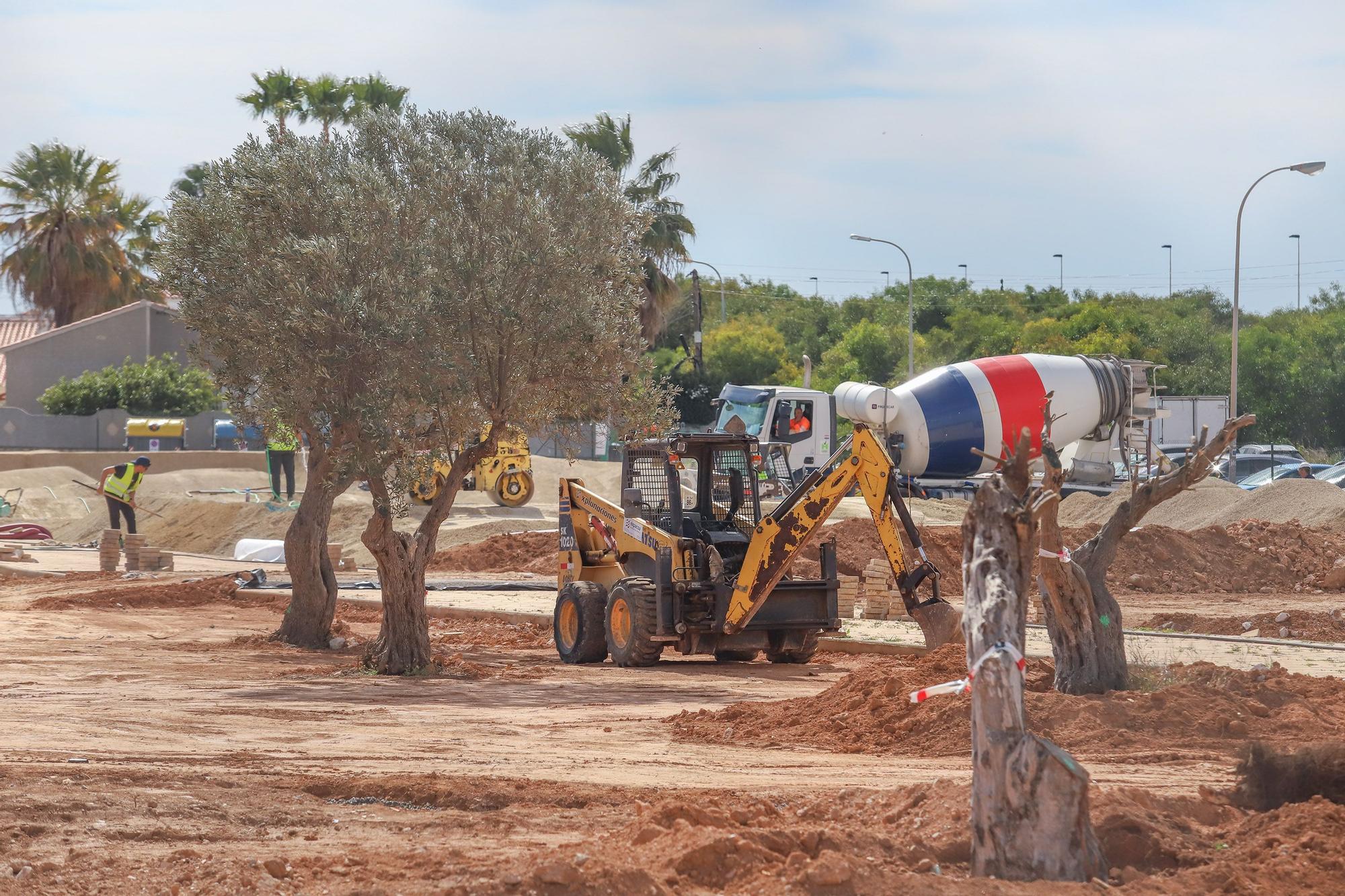 Así van las Obras del  parque La Siesta de la urbanización de San Luís en Torrevieja