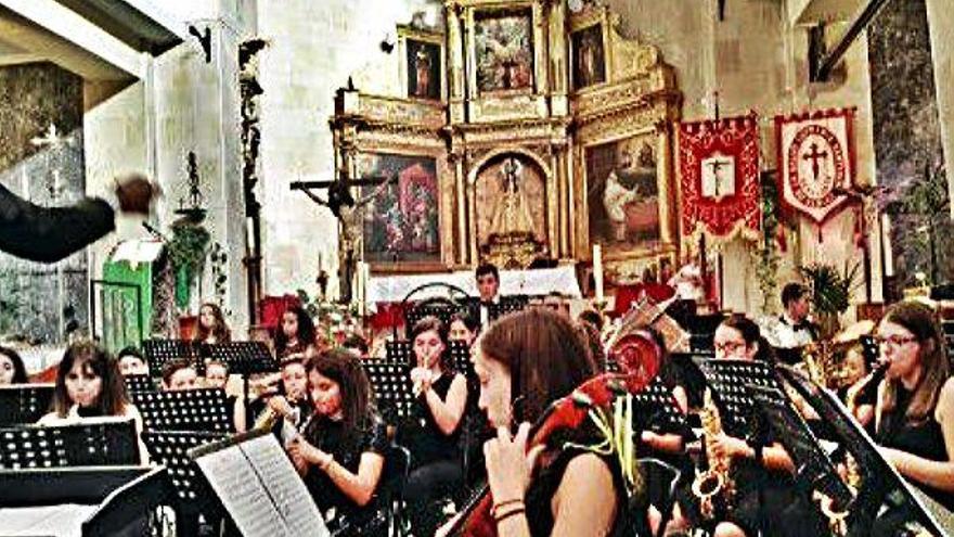 Maestro Lupi ofrece un concierto en la novena del Cristo de la Salud