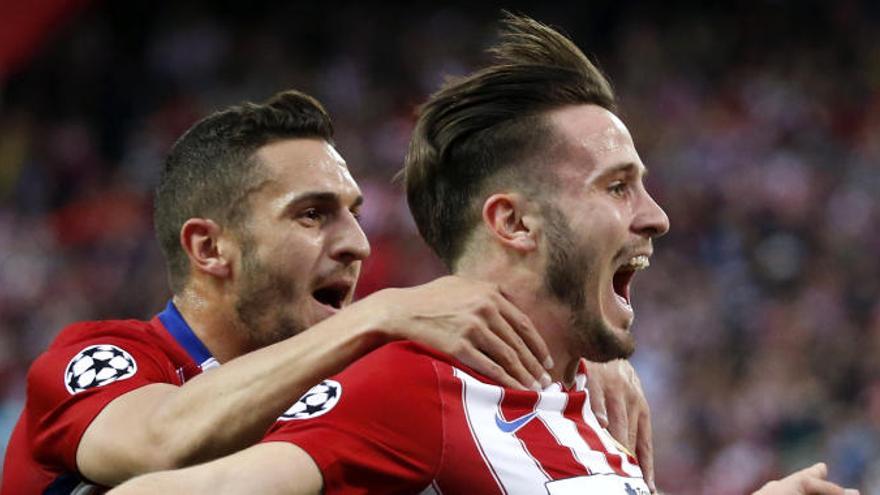 Saúl celebra su gol al Bayern