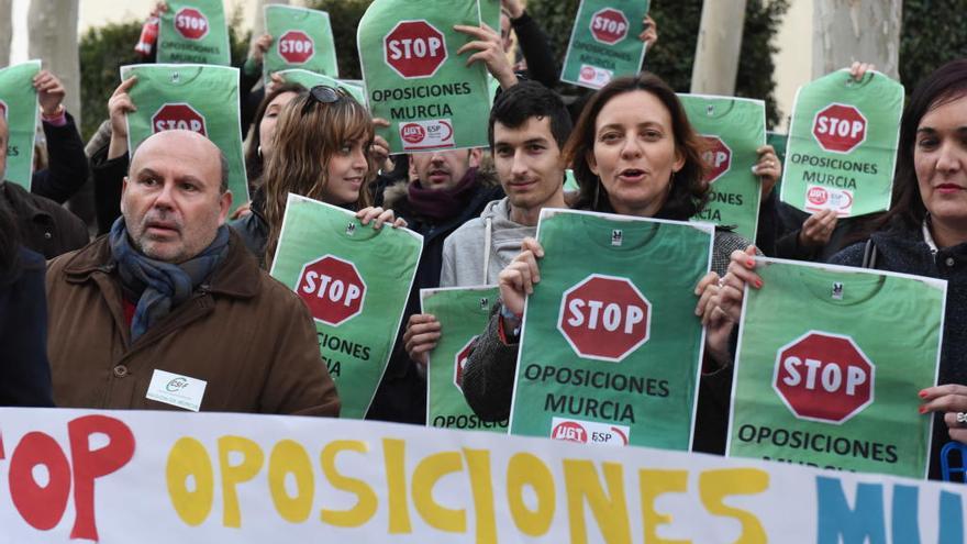 Protesta de la semana pasada contra la celebración de oposiciones de maestros en la Región de Murcia