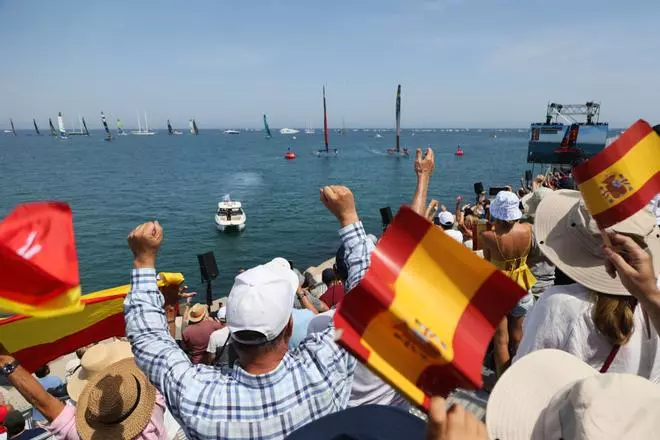 Los Gallos debutan con victoria en el SailGP de València