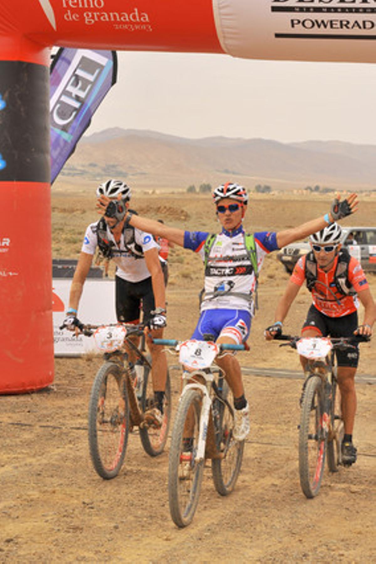 Final de la segona jornada de Titan Desert entre Boudnib i Talsint amb un recorregut de 103,3 quilòmetres i que ha guanyat Milton Ramos, que s’ha imposat a la mateixa línia de meta. Final de la segona jornada de Titan Desert entre Boudnib i Talsint amb un recorregut de 103,3 quilòmetres i que ha guanyat Milton Ramos, que s’ha imposat a la mateixa línia de meta.