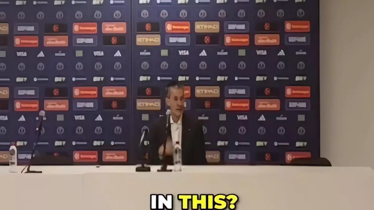 Pedro Martínez durant la roda de premsa