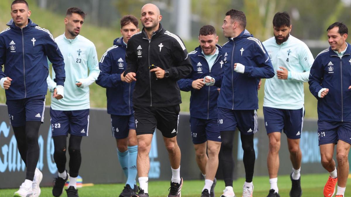 Los celestes, ayer en la vuelta a los entrenamientos en la ciudad deportiva de Mos. |  // RCCV