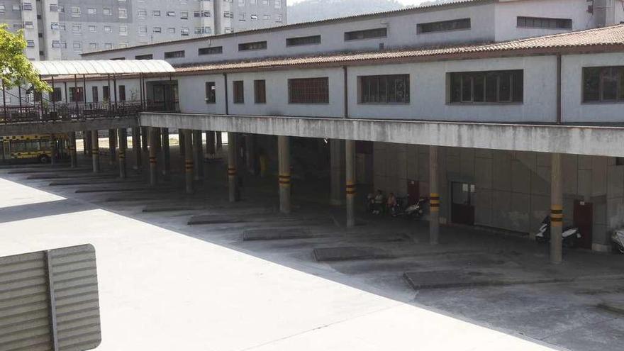 Estación de Autobuses de Ourense, complemente vacío en la jornada de ayer. // Jesús Regal