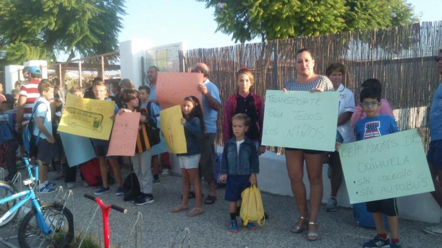 Una imagen de archivo de una de las protestas en Orihuela Costa