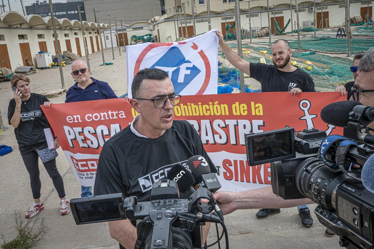 Pescadores de Barcelona protestan contra la prohibición de la pesca de arrastre