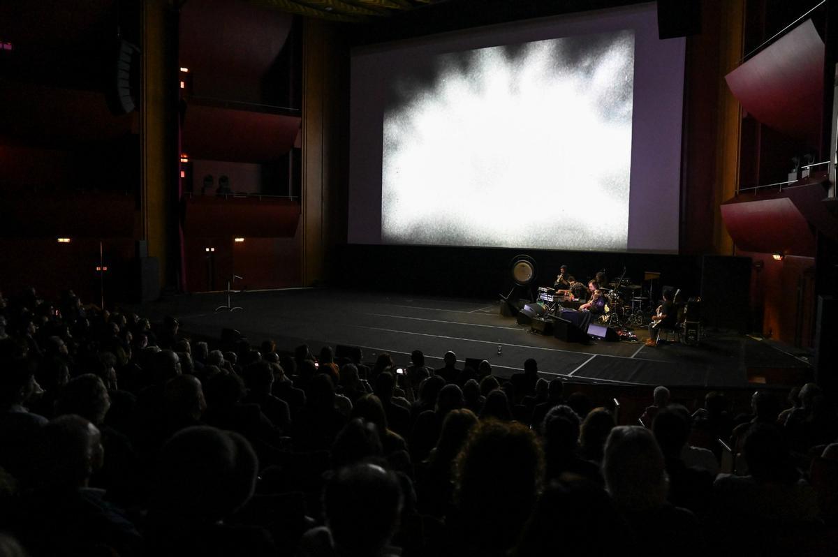 Un instante de la actuación de Gaf y La Estrella de la Muerte, anoche en el auditorio.