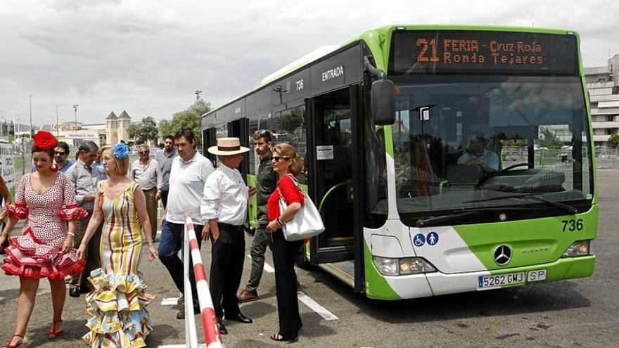 Aucorsa trata de reunir personal para el servicio nocturno de Feria