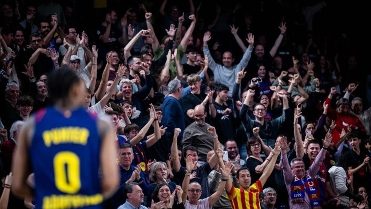 La victoria del equipo de baloncesto y la derrota del hockey ponen en un aprieto la logística del Palau Blaugrana