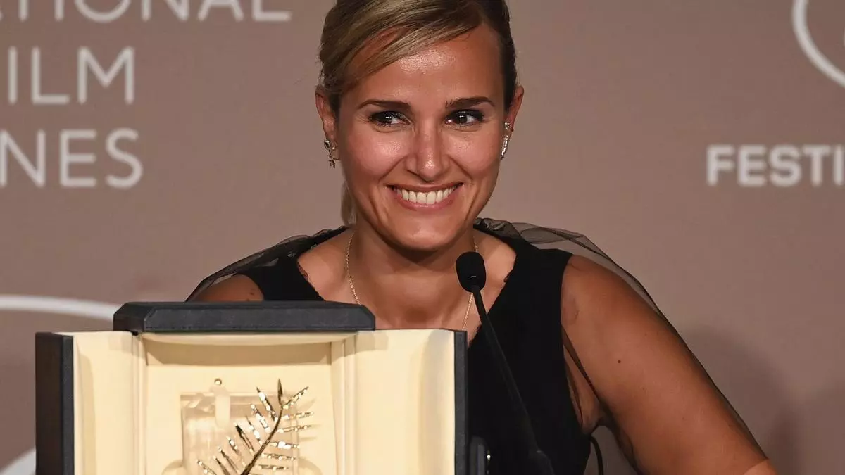 Julia Ducournau toc¨® el cielo de Cannes con 'Titane' y se estrella contra el suelo con 'Alpha'