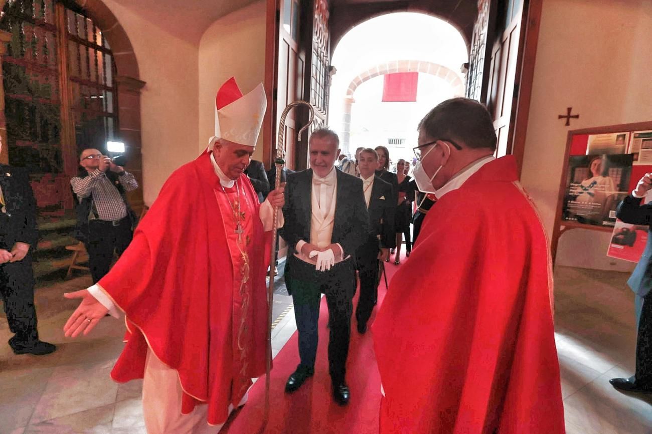 Traslado del pendón de Santa Cruz y misa del 3 de mayo