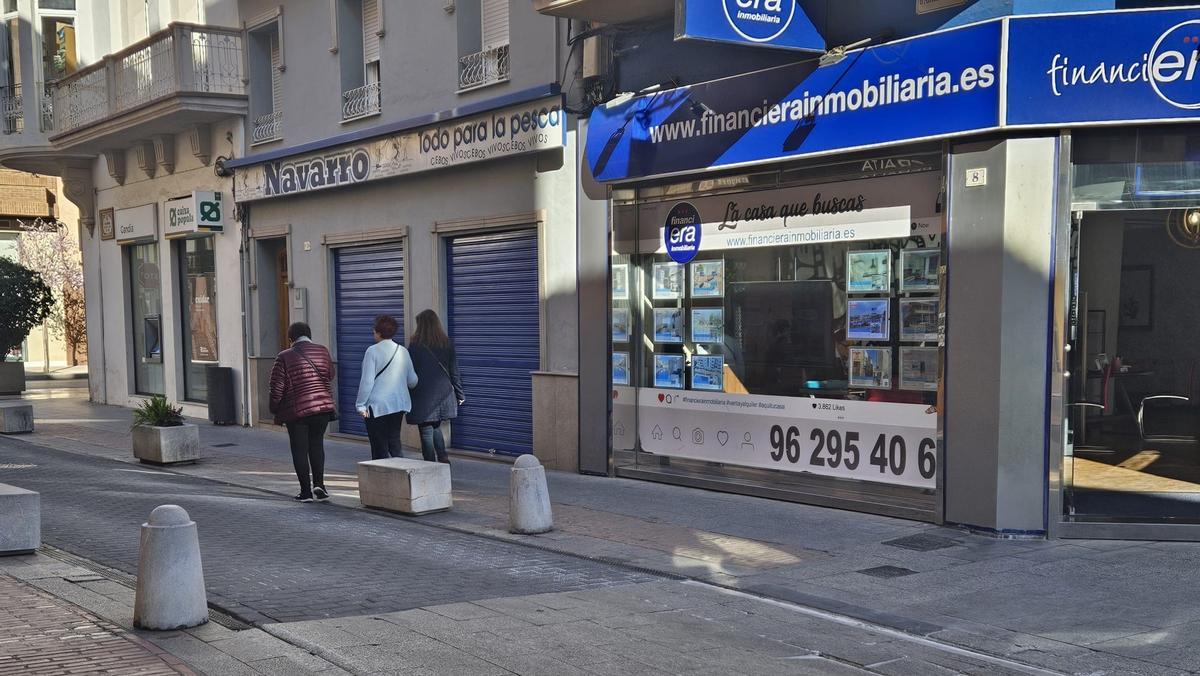 Una inmobiliaria, en una céntrica calle de Gandia.