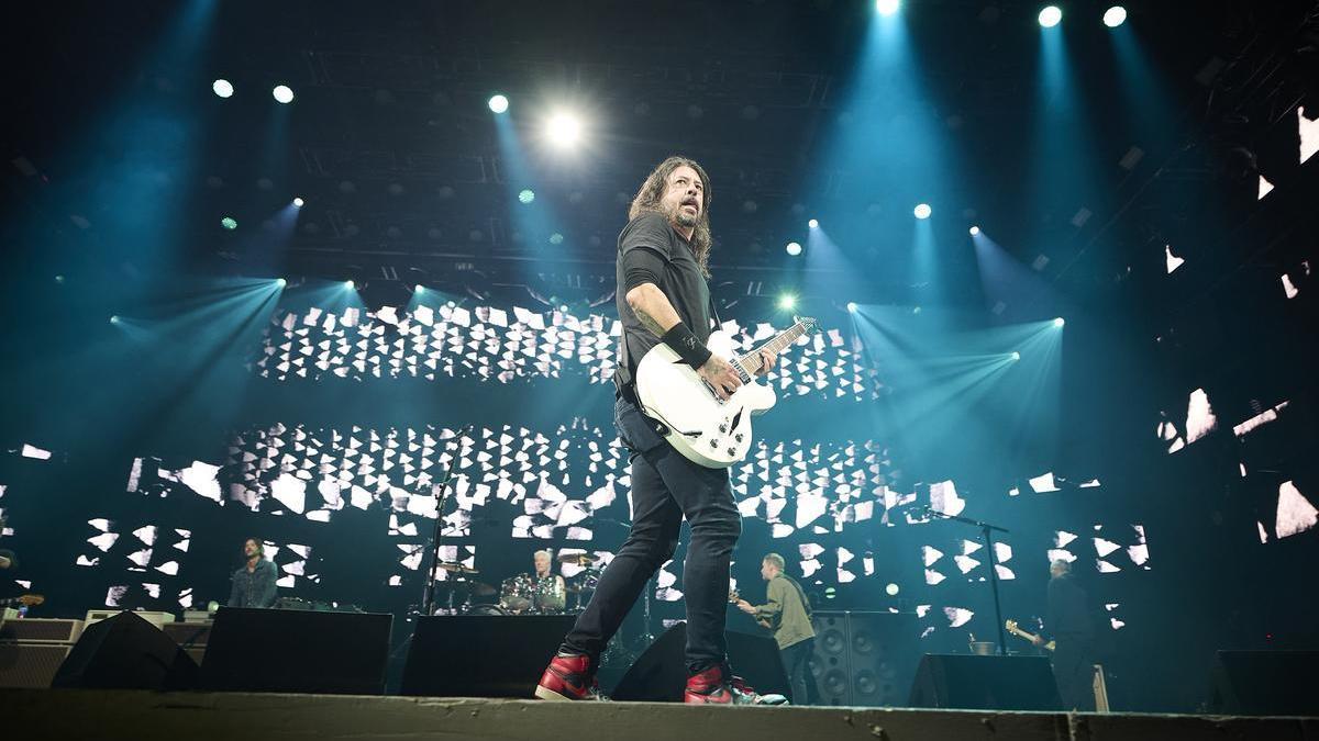 Dave Grohl, comandando a los Foo Fighters.