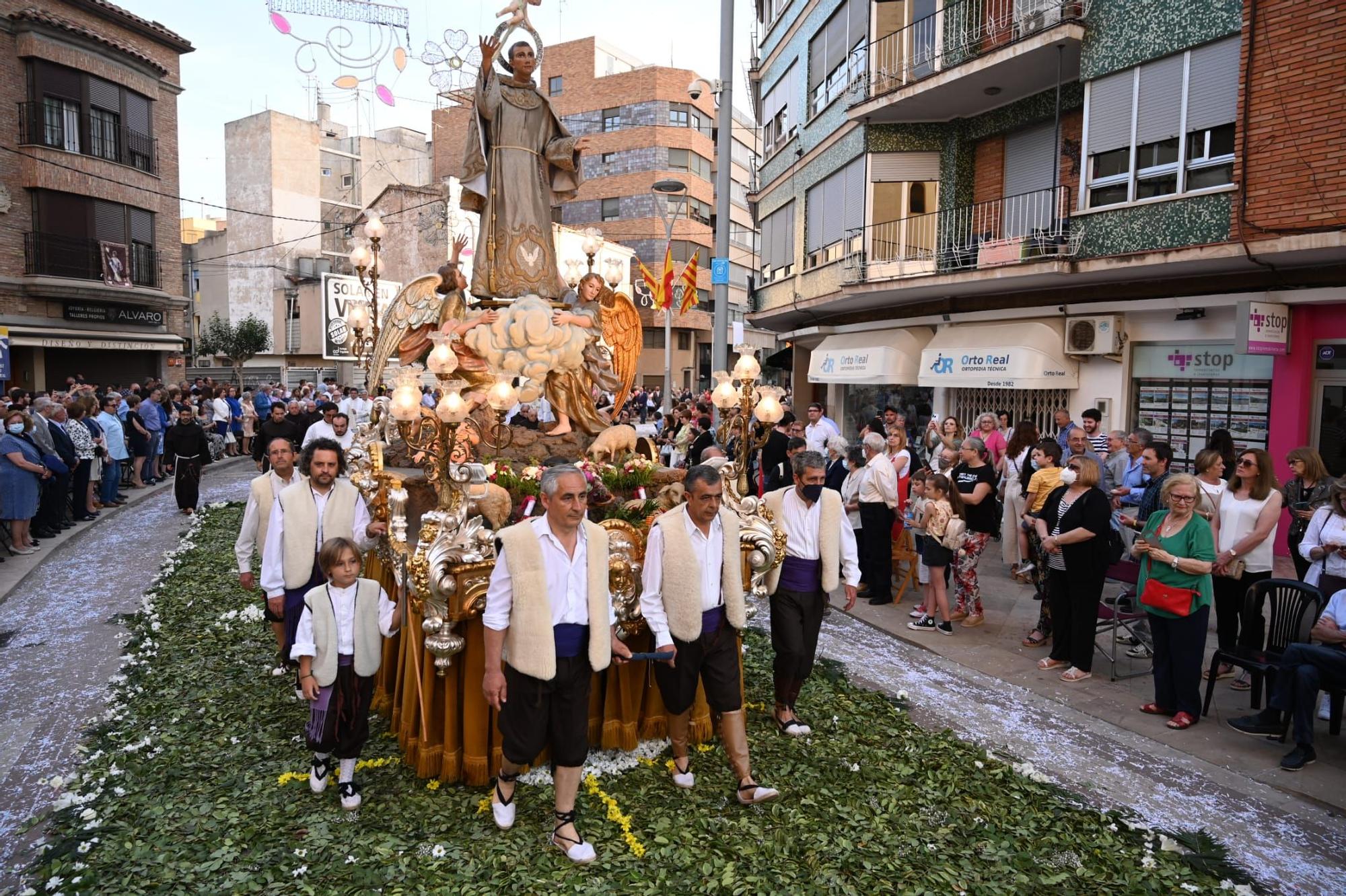 Las imágenes de la misa y la procesión del día de Sant Pasqual en Vila-real