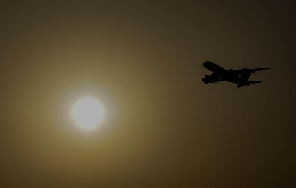 Un Airbus A380 de Emirates Airlines  despega del aeropuerto de Dubai