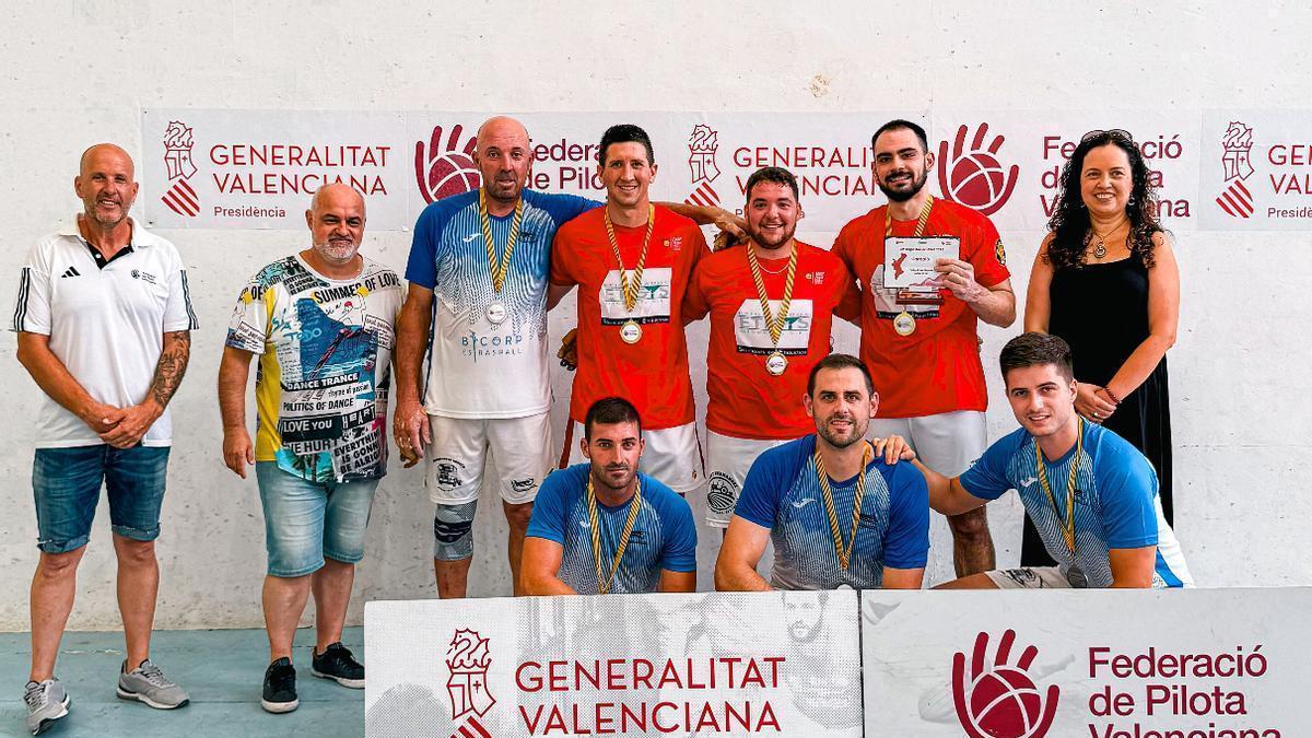 Foto de familia amb campions i subcampions