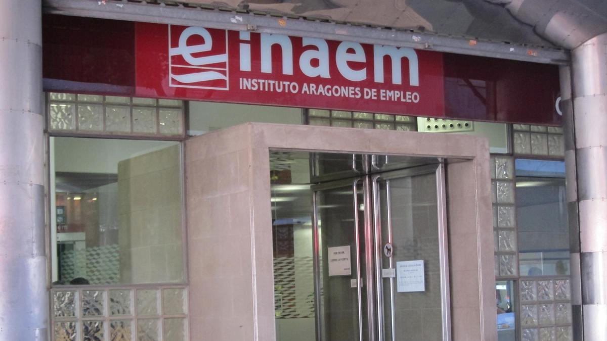 Entrada de una oficina del INAEM